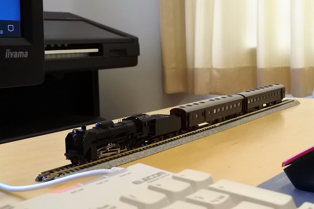 Nゲージ鉄道模型車両をお部屋に展示するのにおすすめのディスプレイラックをタイプ別に紹介します